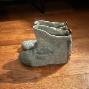 Aldo grey wedge botties